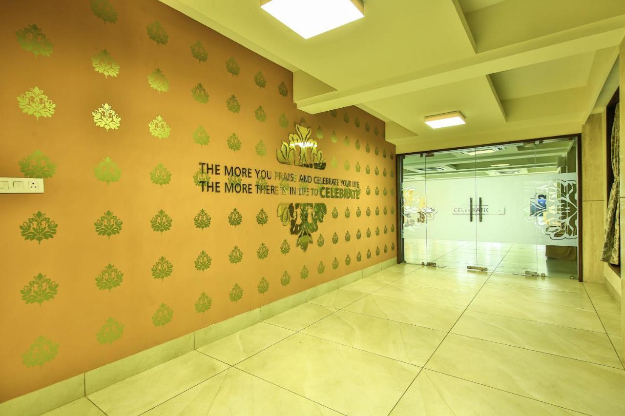 Fabhotel Flora Vastral Ahmedabad Buitenkant foto