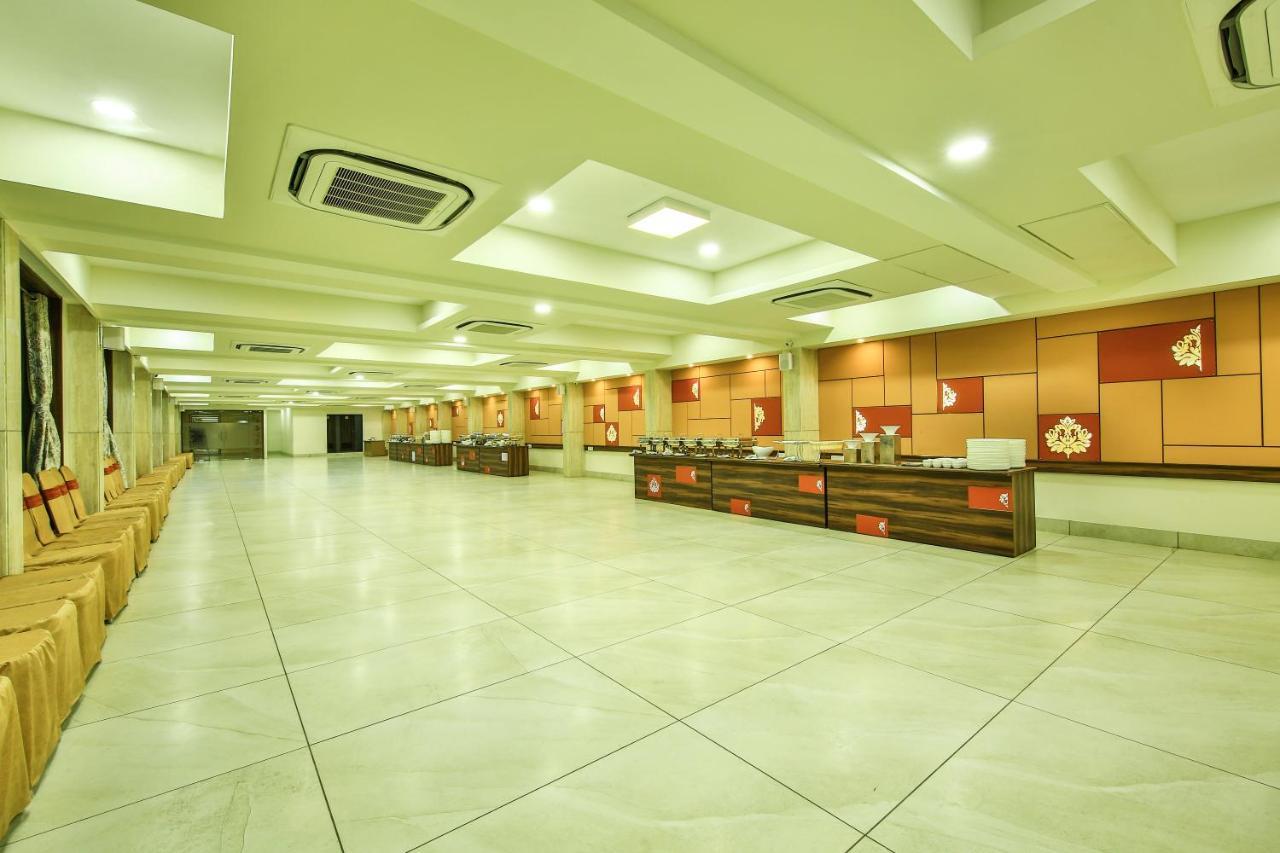 Fabhotel Flora Vastral Ahmedabad Buitenkant foto