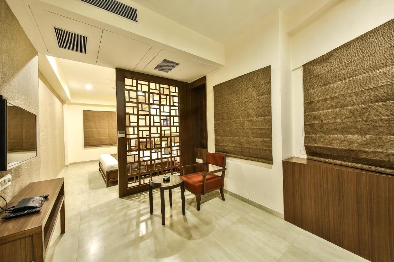 Fabhotel Flora Vastral Ahmedabad Buitenkant foto