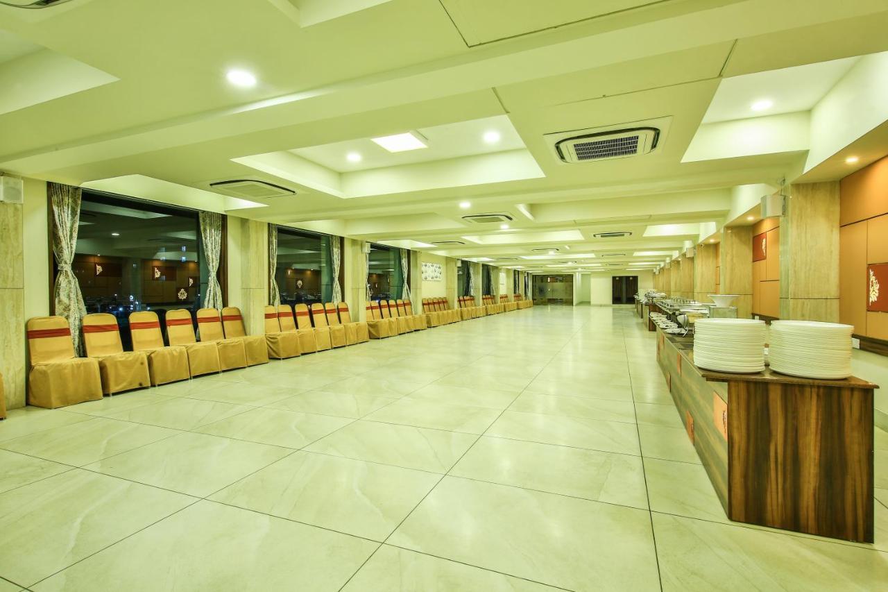 Fabhotel Flora Vastral Ahmedabad Buitenkant foto