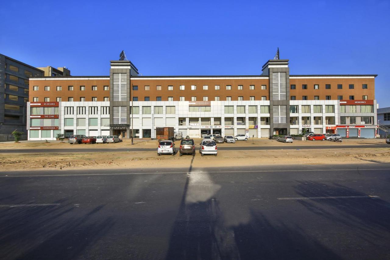 Fabhotel Flora Vastral Ahmedabad Buitenkant foto