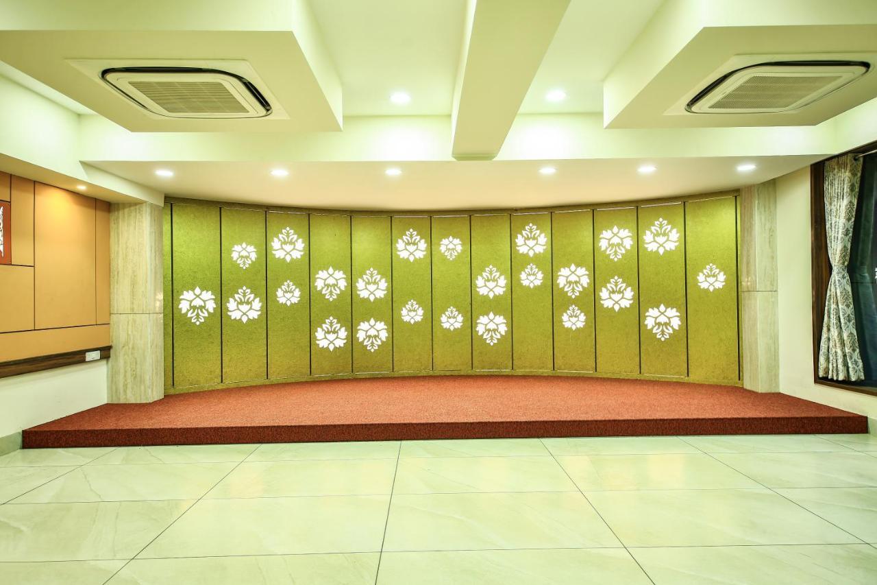 Fabhotel Flora Vastral Ahmedabad Buitenkant foto
