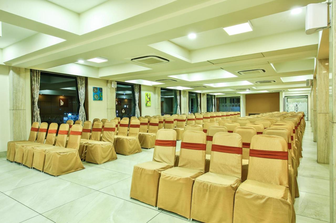Fabhotel Flora Vastral Ahmedabad Buitenkant foto