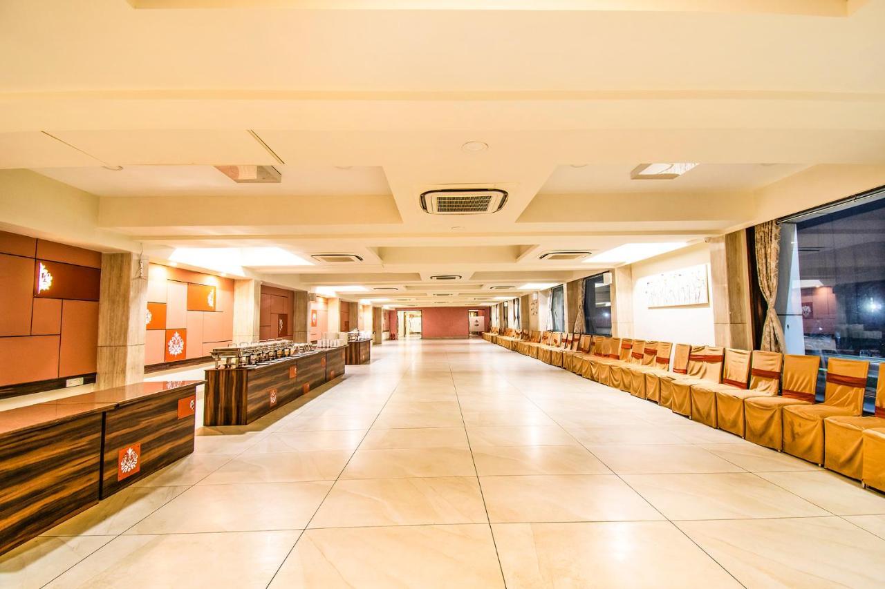 Fabhotel Flora Vastral Ahmedabad Buitenkant foto