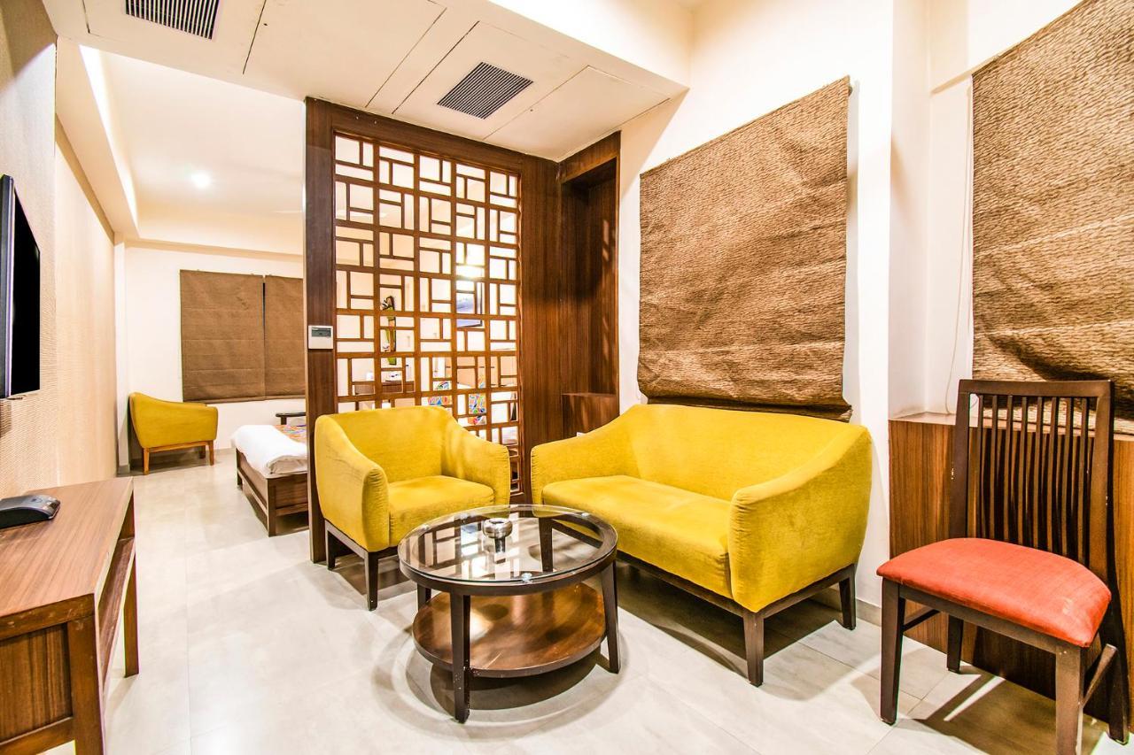 Fabhotel Flora Vastral Ahmedabad Buitenkant foto